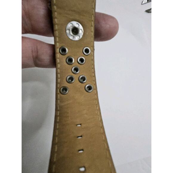 Ladies Pink Roxy Watch Soft Leather Band With Rivets Very Stylish - Picture 11 of 12